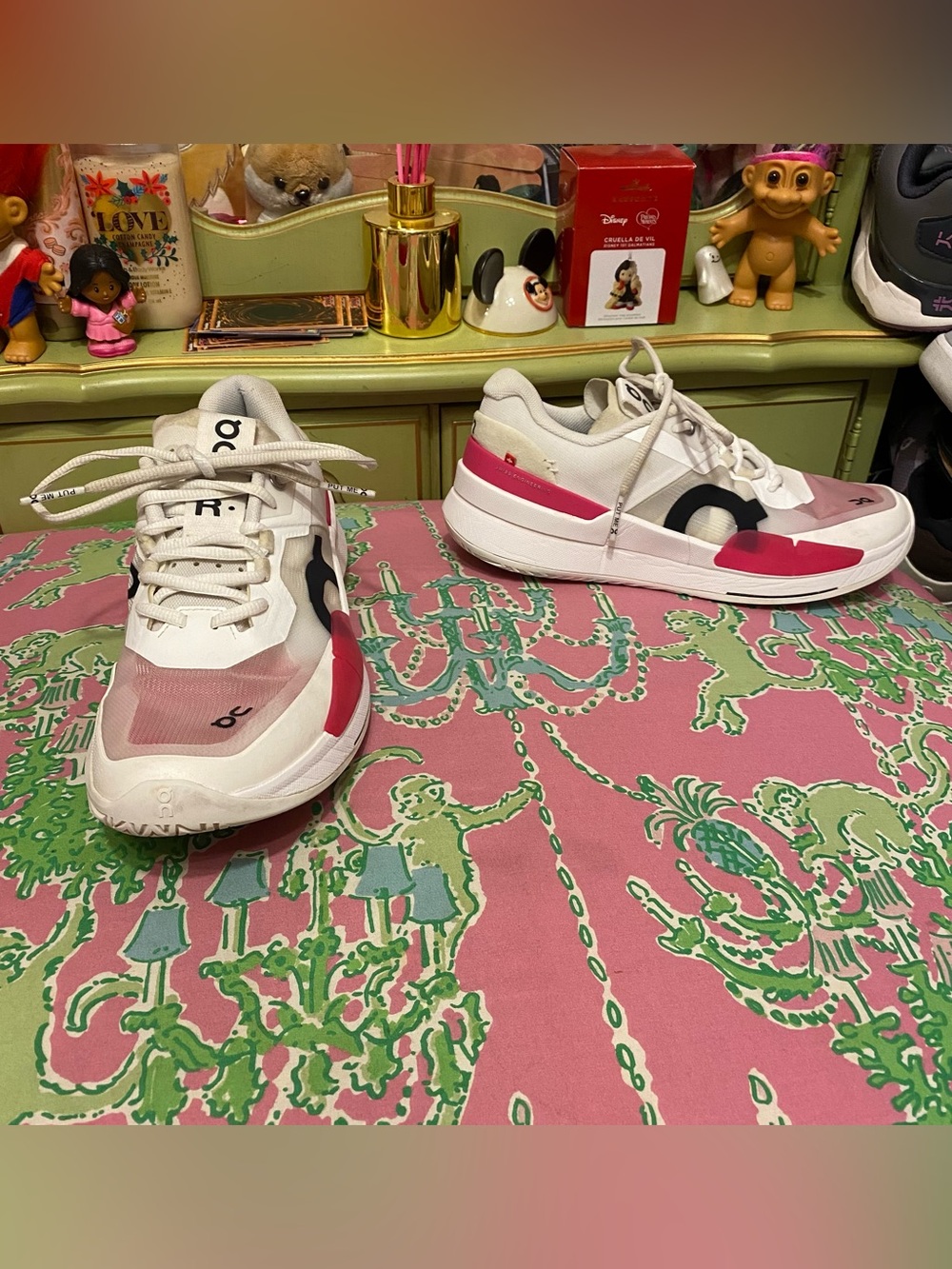 On Cloud The Roger Pro 2 in White & Pink Women's shoes Size 8.5